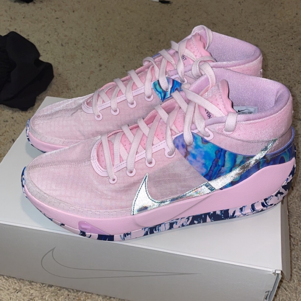 KD13 Aunt Pearl size 10 worn once or twice
